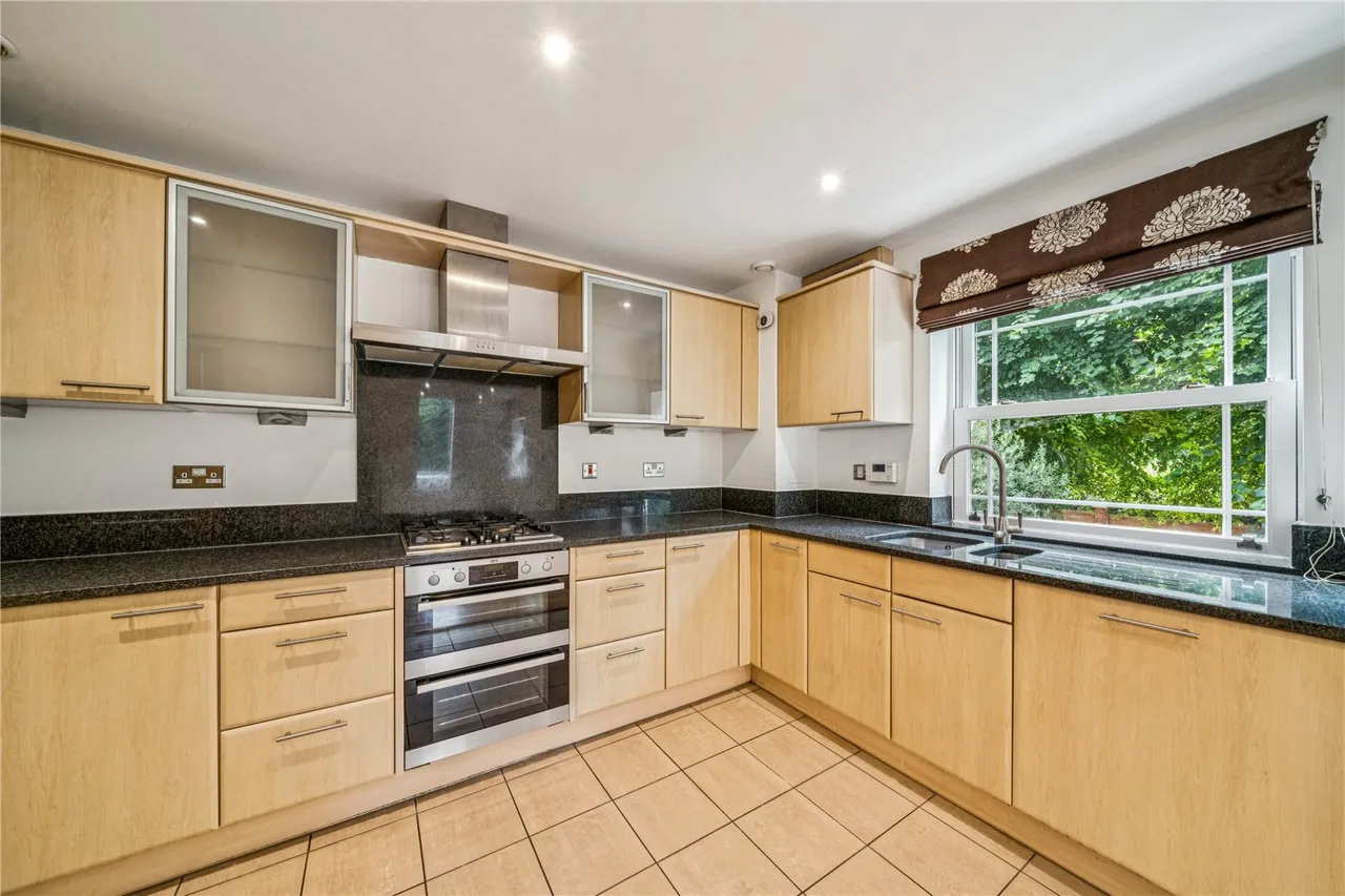 Barker Close, Kew, TW9, photo 3