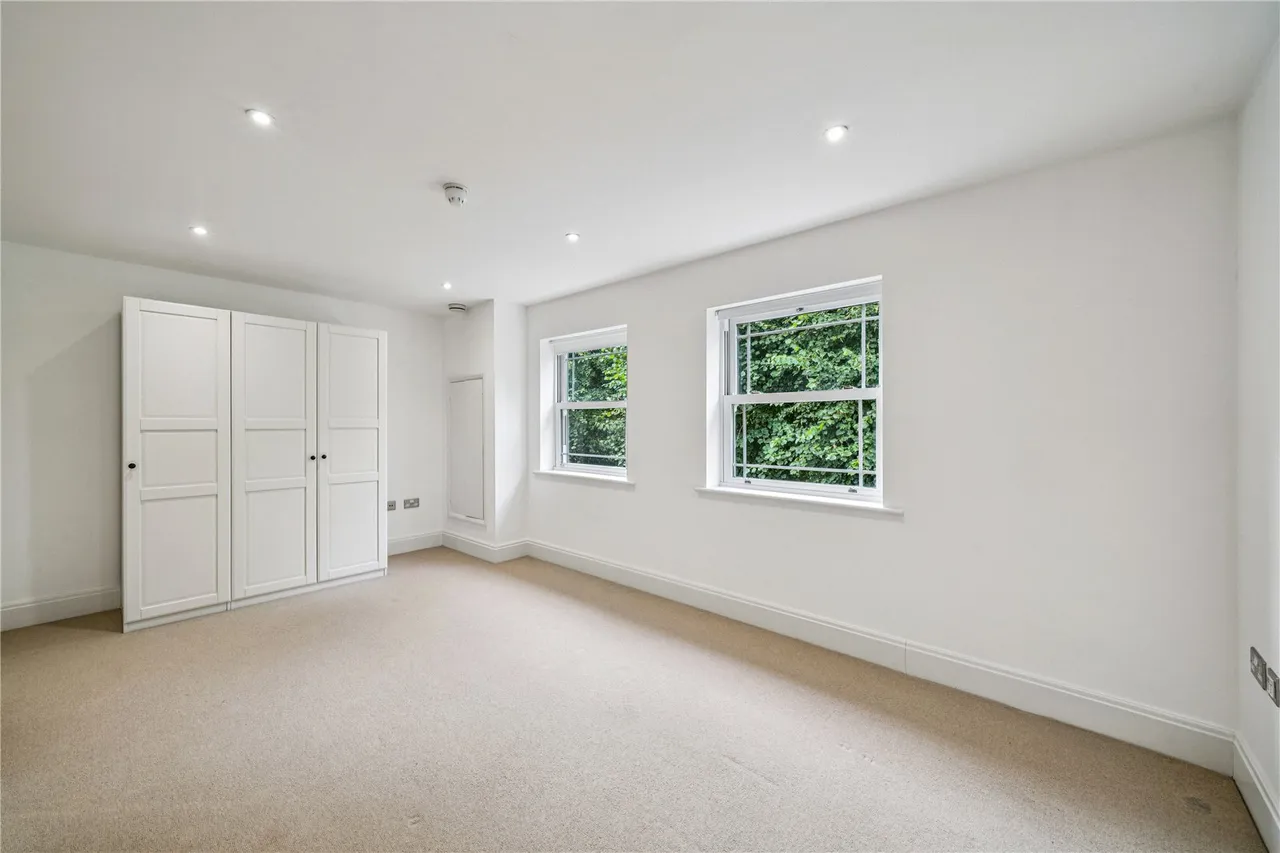 Barker Close, Kew, TW9, photo 13