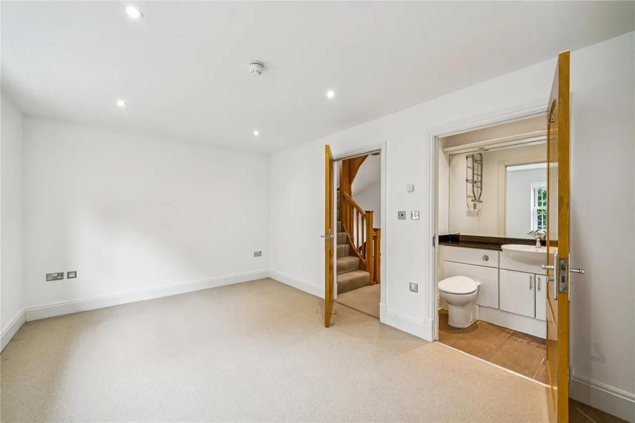Barker Close, Kew, TW9, photo 12