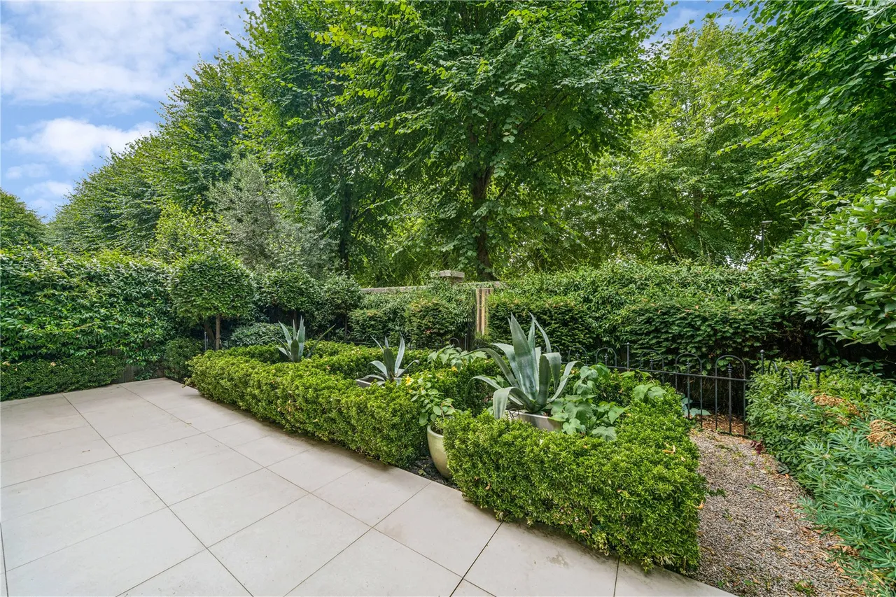 Barker Close, Kew, TW9, photo 18