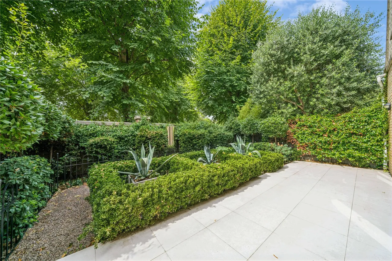 Barker Close, Kew, TW9, photo 17