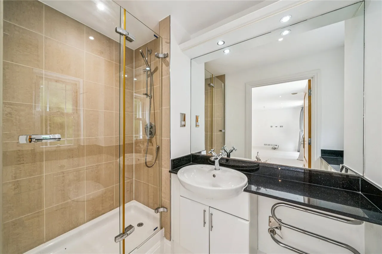 Barker Close, Kew, TW9, photo 14