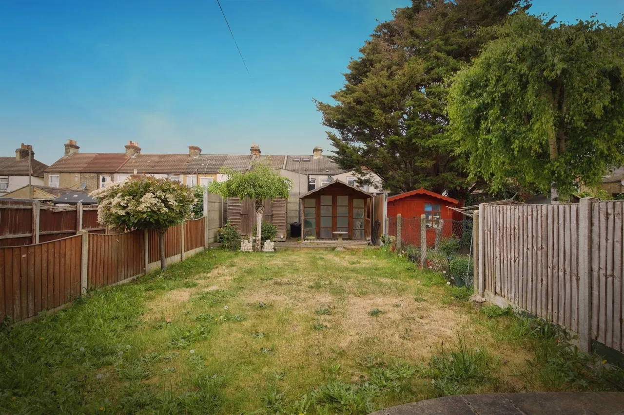 St. Johns Road, Barking, photo 10