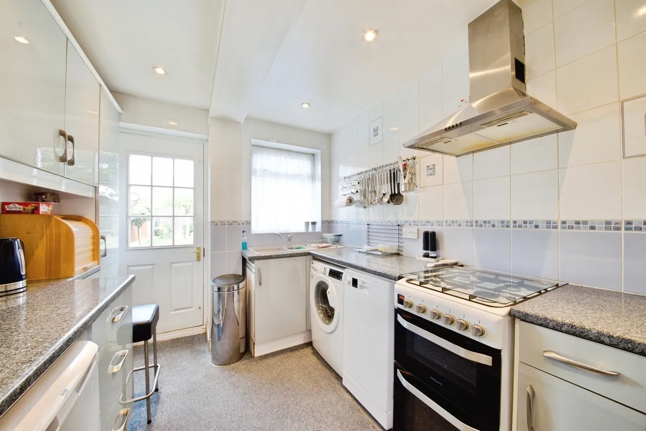 St. Johns Road, Barking, photo 12