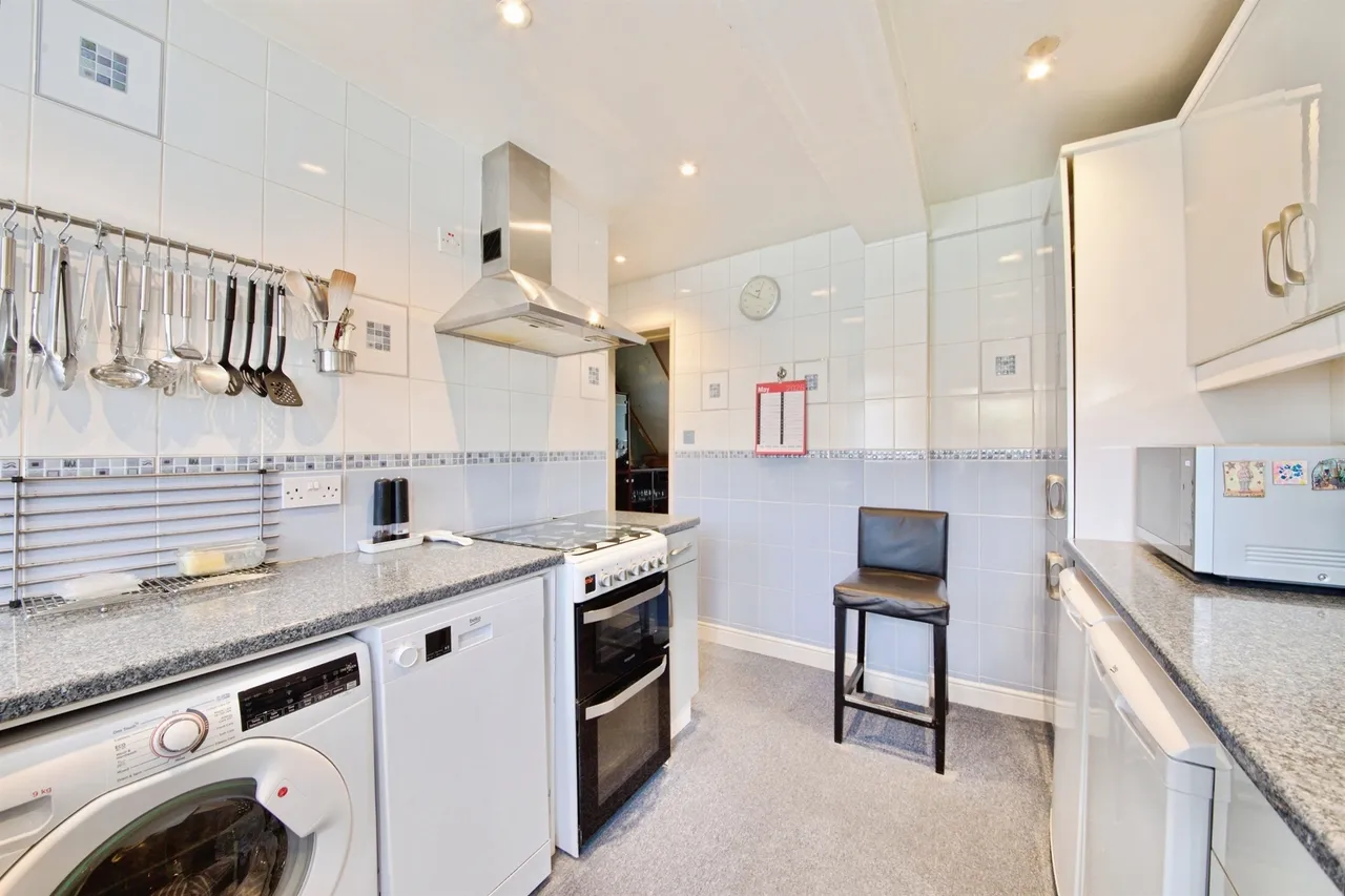 St. Johns Road, Barking, photo 9