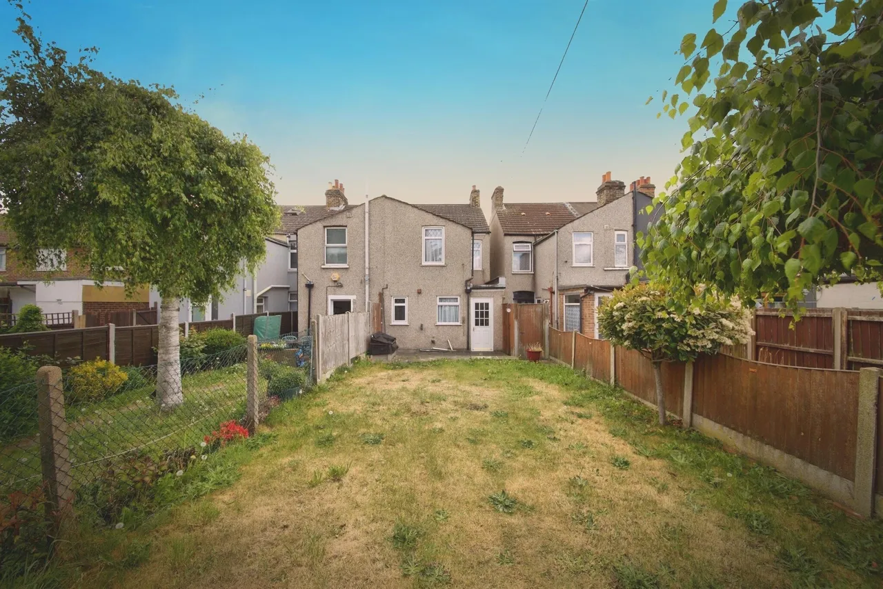 St. Johns Road, Barking, photo 5
