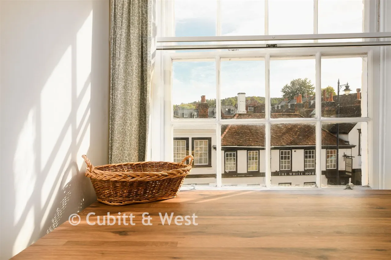 High Street, Dorking, RH4, photo 9