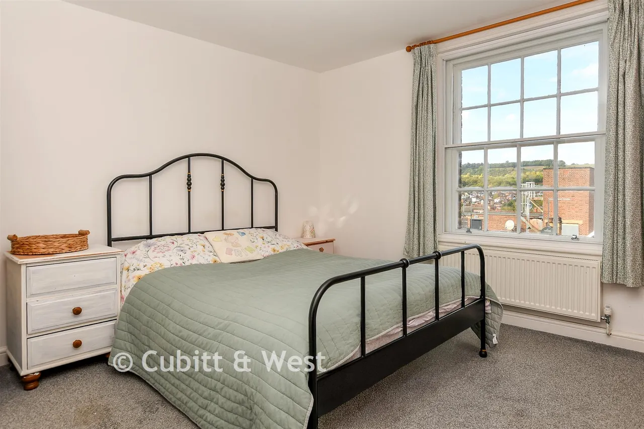 High Street, Dorking, RH4, photo 4