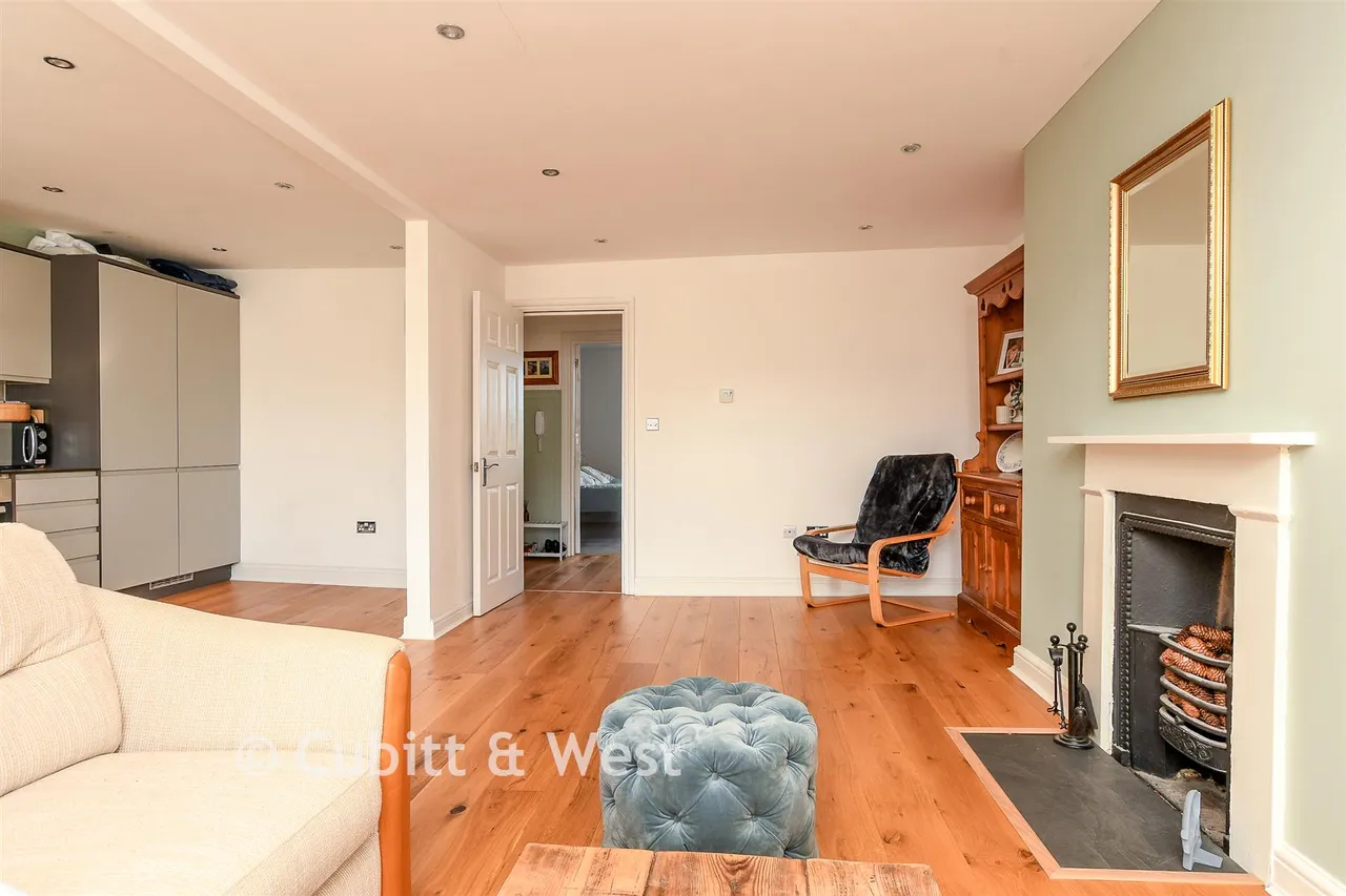 High Street, Dorking, RH4, photo 11