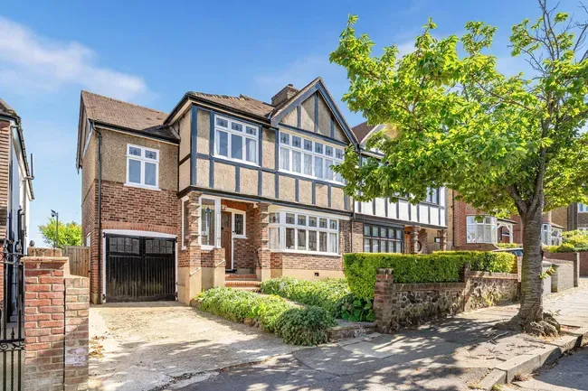 4 bed house for sale — Princes Avenue, Woodford Green, IG8