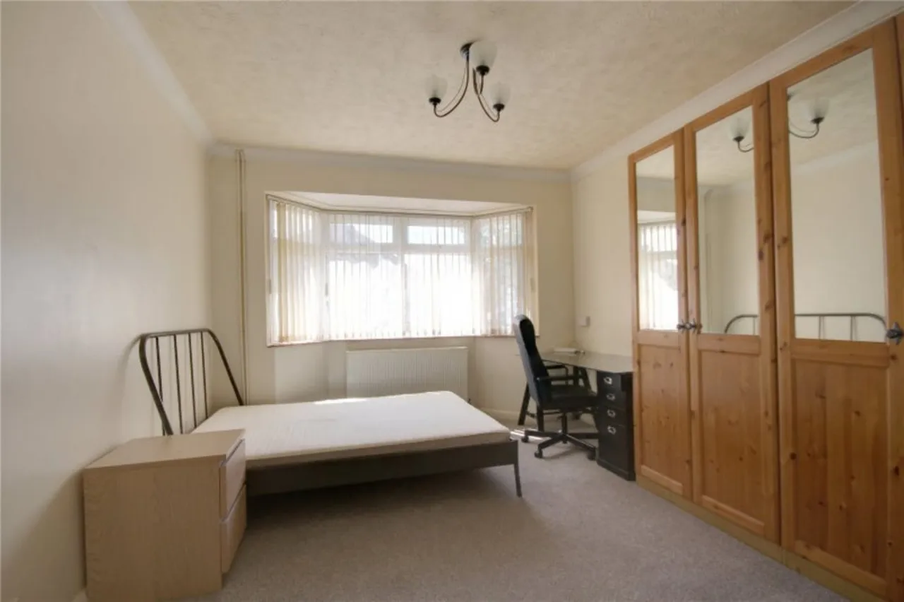 1 bed property to rent, Ripley Avenue, Egham