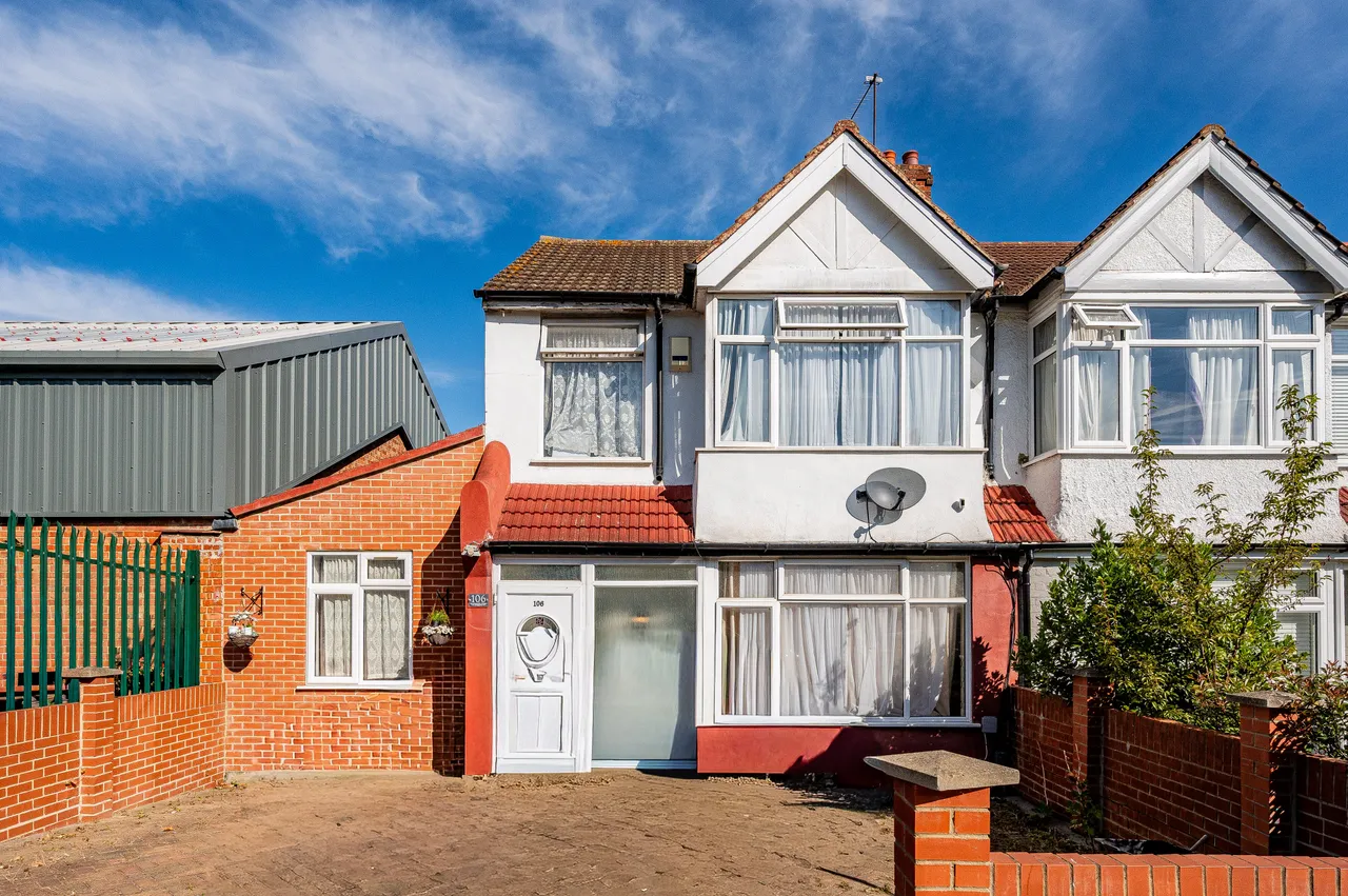5 bed house for sale — 106 Mackenzie Road, Beckenham