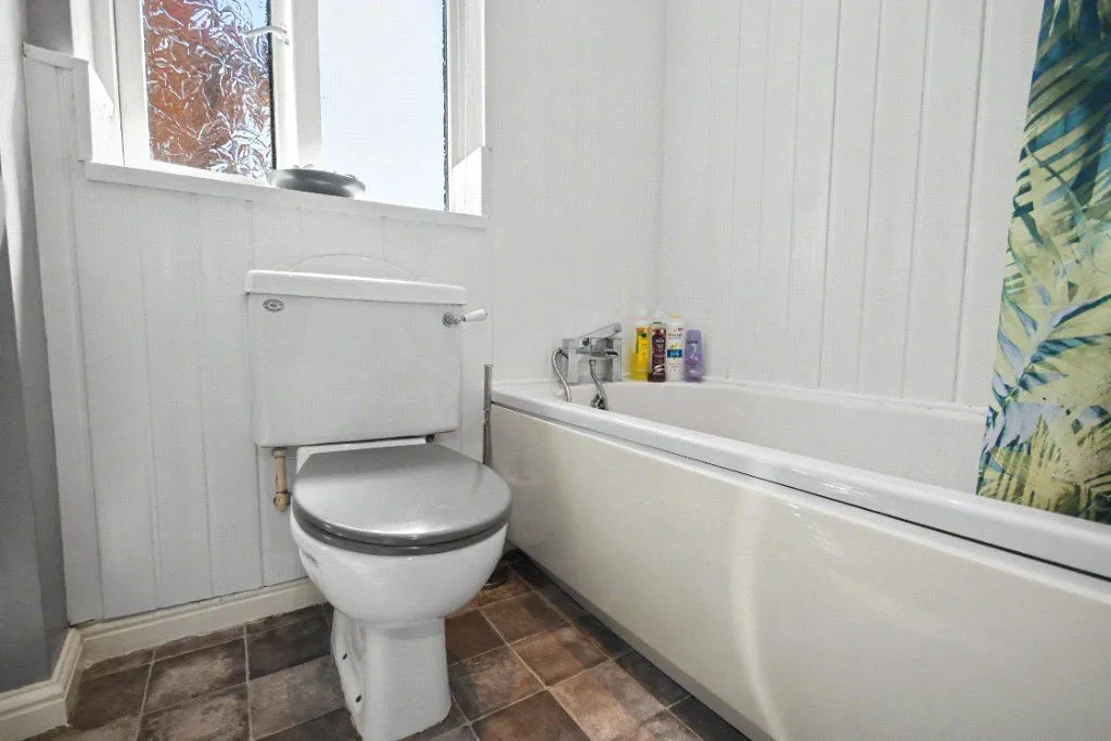 Laithes Court, Wakefield, WF2, photo 10