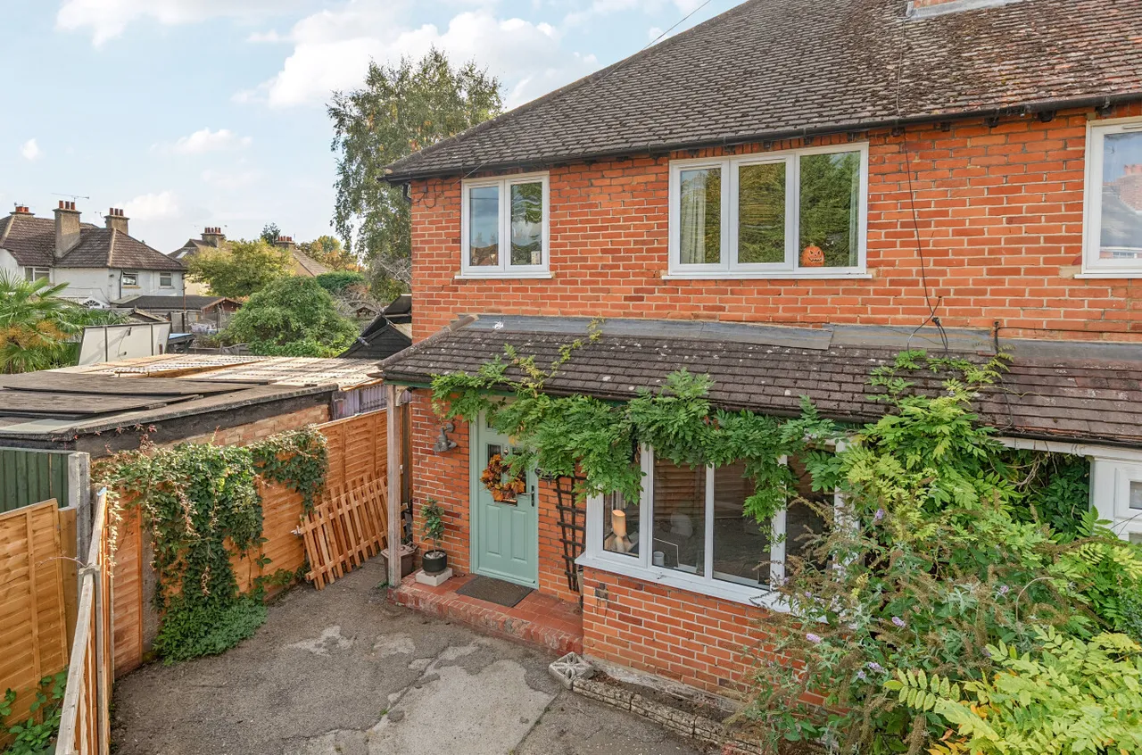 4 bed house for sale, Whitemore Road, Guildford, GU1
