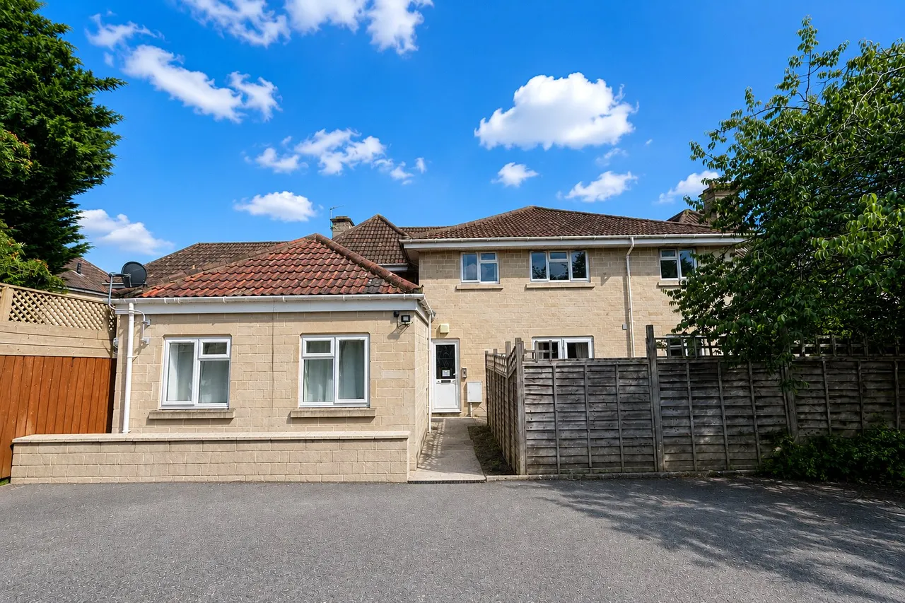 2 bed flat for sale, Bradford
