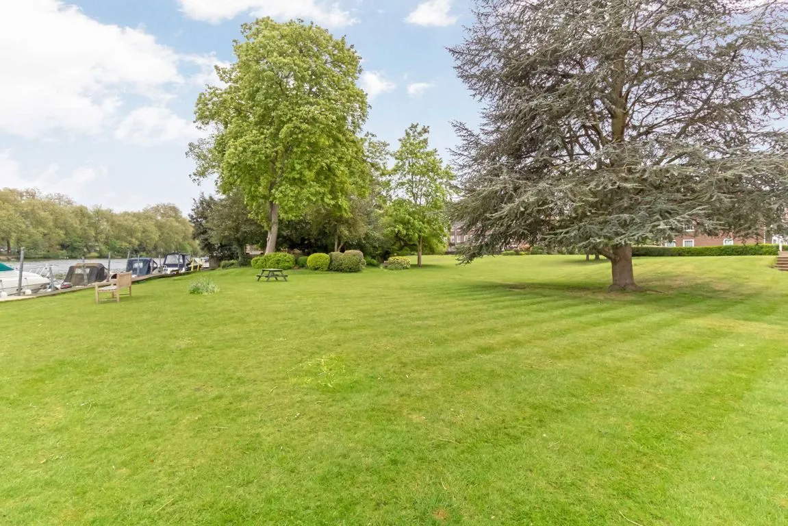 Broom Park, TW11, photo 7