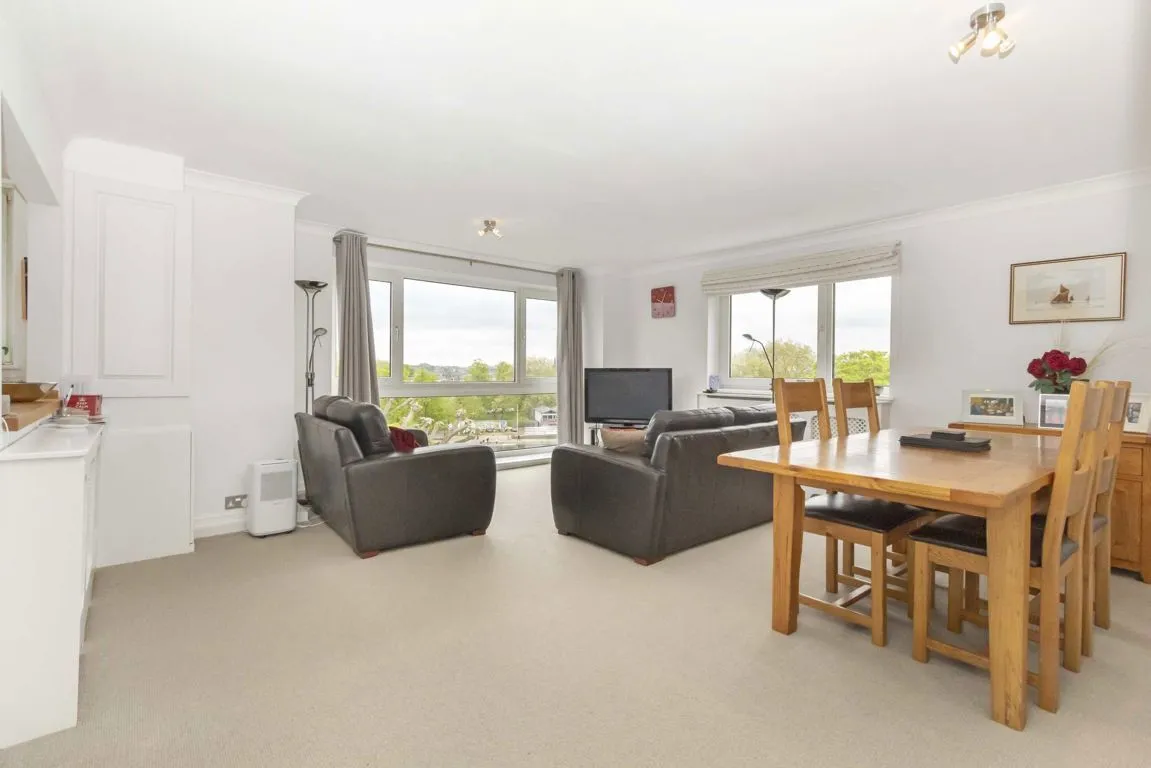 Broom Park, TW11, photo 2