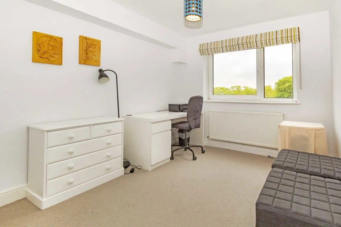 Broom Park, TW11, photo 5