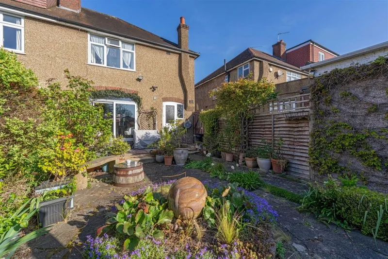 Bassett Gardens, Isleworth, photo 18