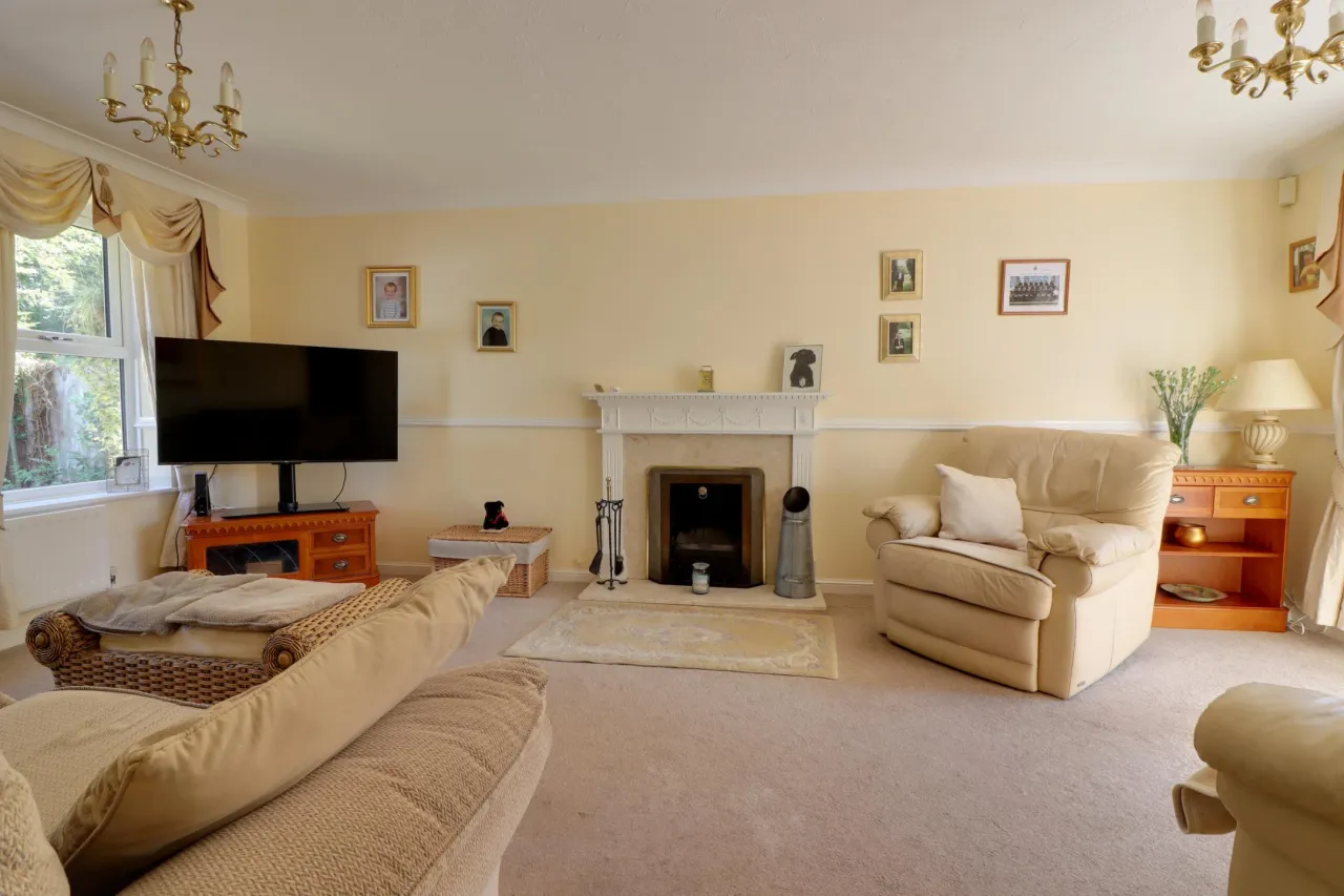 Chilcombe Drive, Telford, photo 4