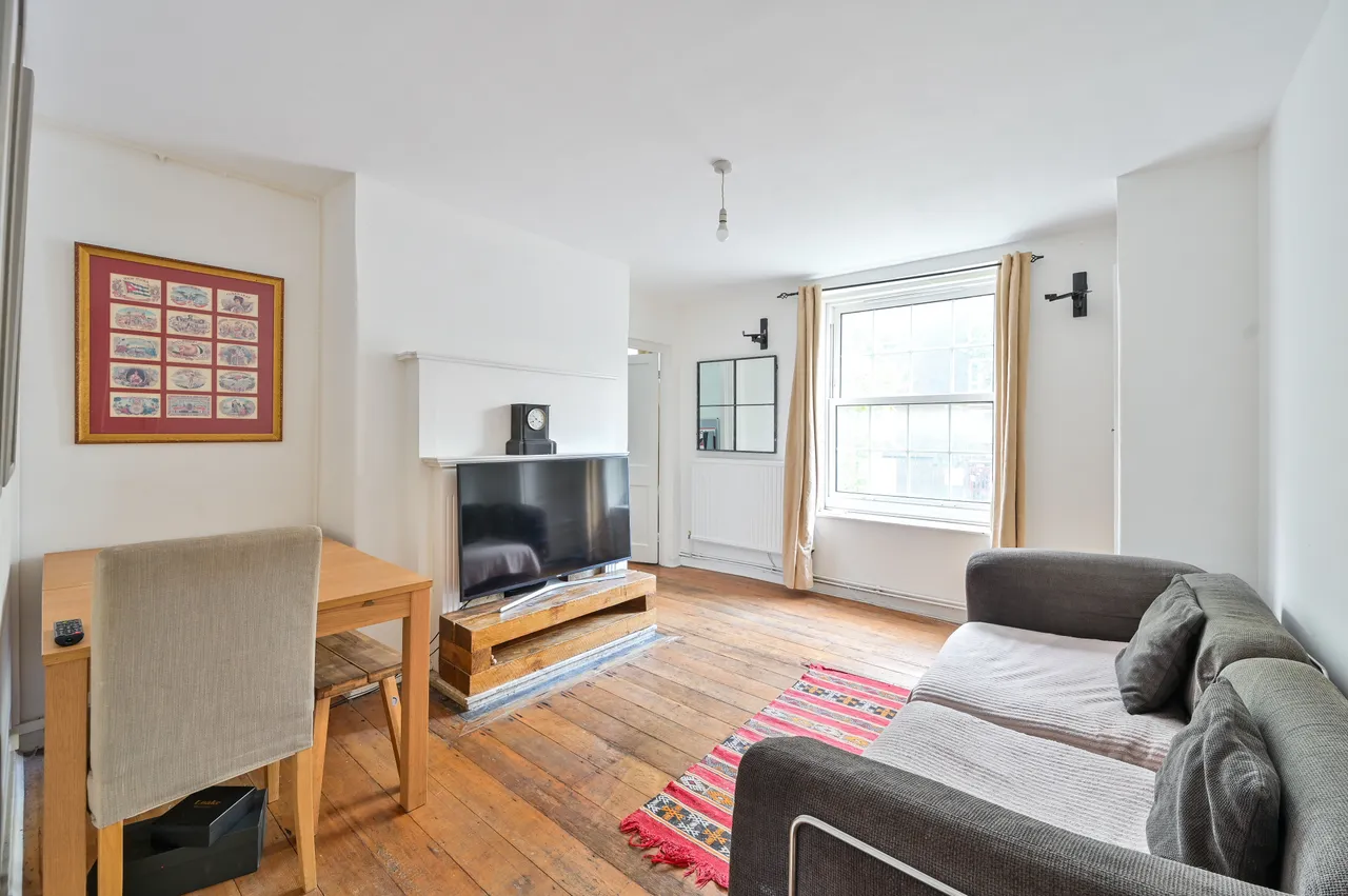 3 bed flat for sale — 9 Rankine House, Bath Terrace, London
