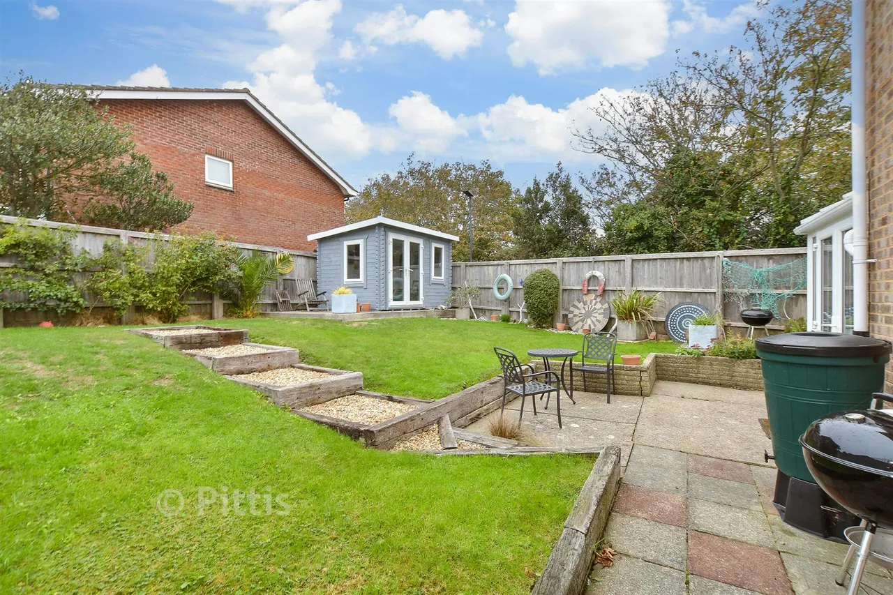 Lanes End, Totland Bay, PO39, photo 2