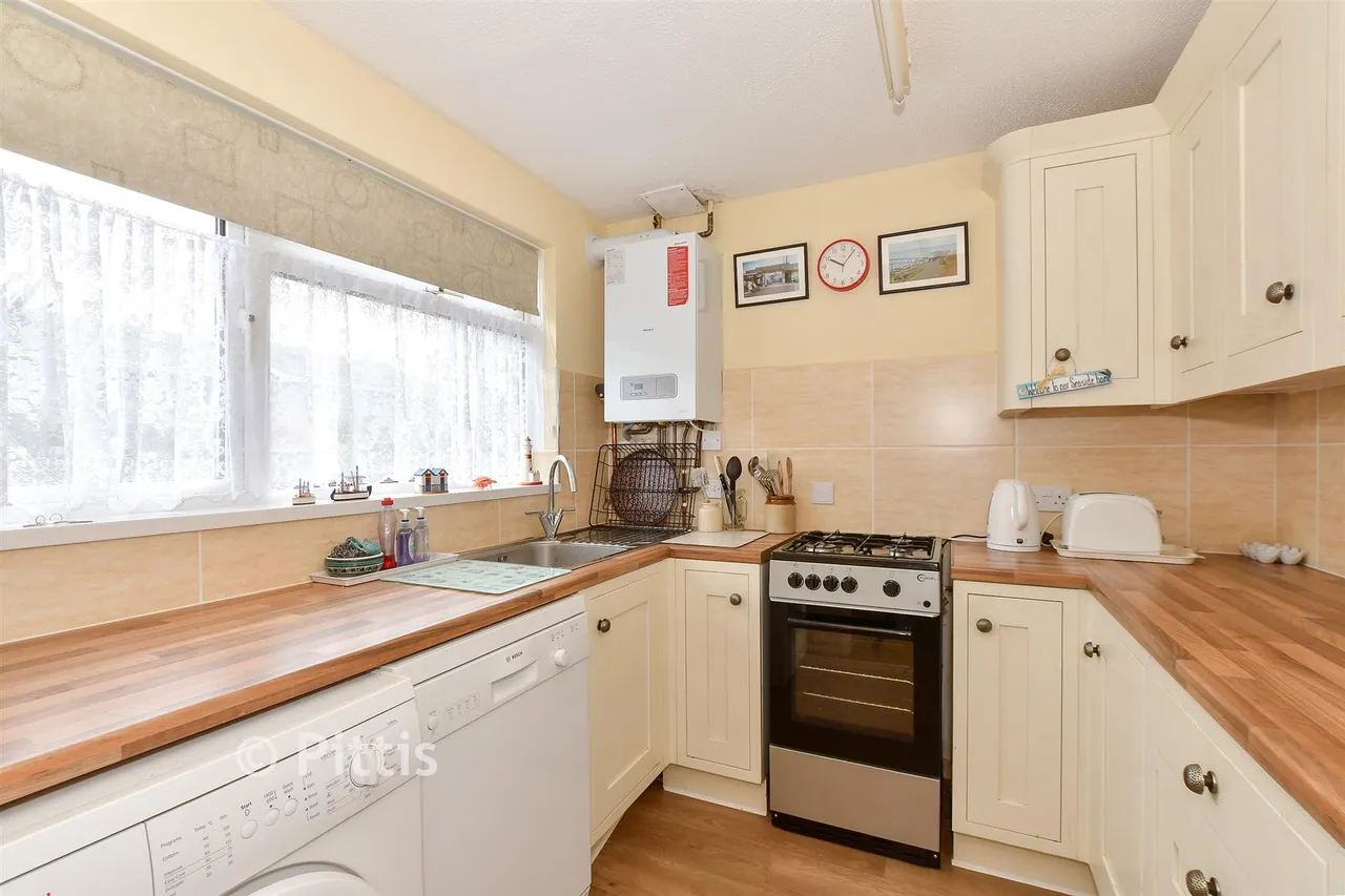Lanes End, Totland Bay, PO39, photo 5