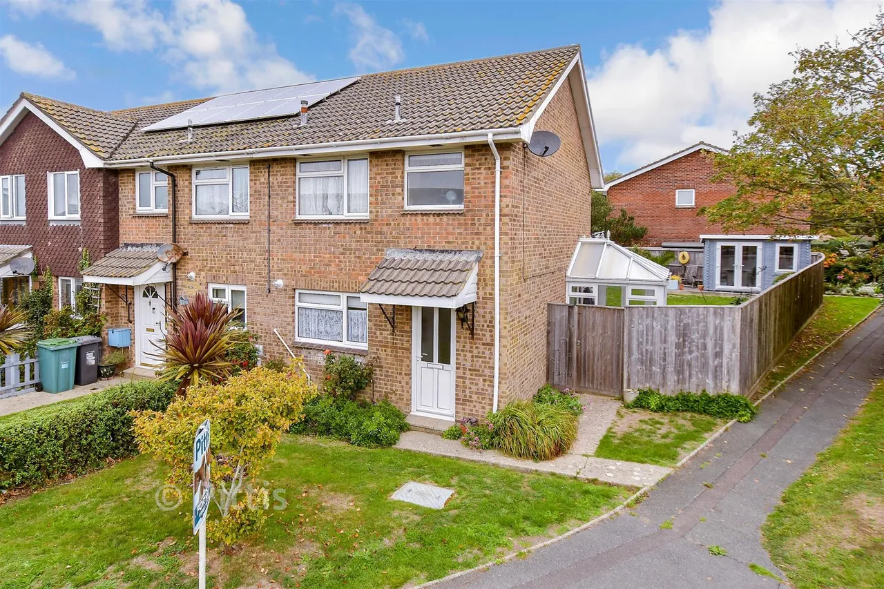 3 bed house for sale, Lanes End, Totland Bay, PO39