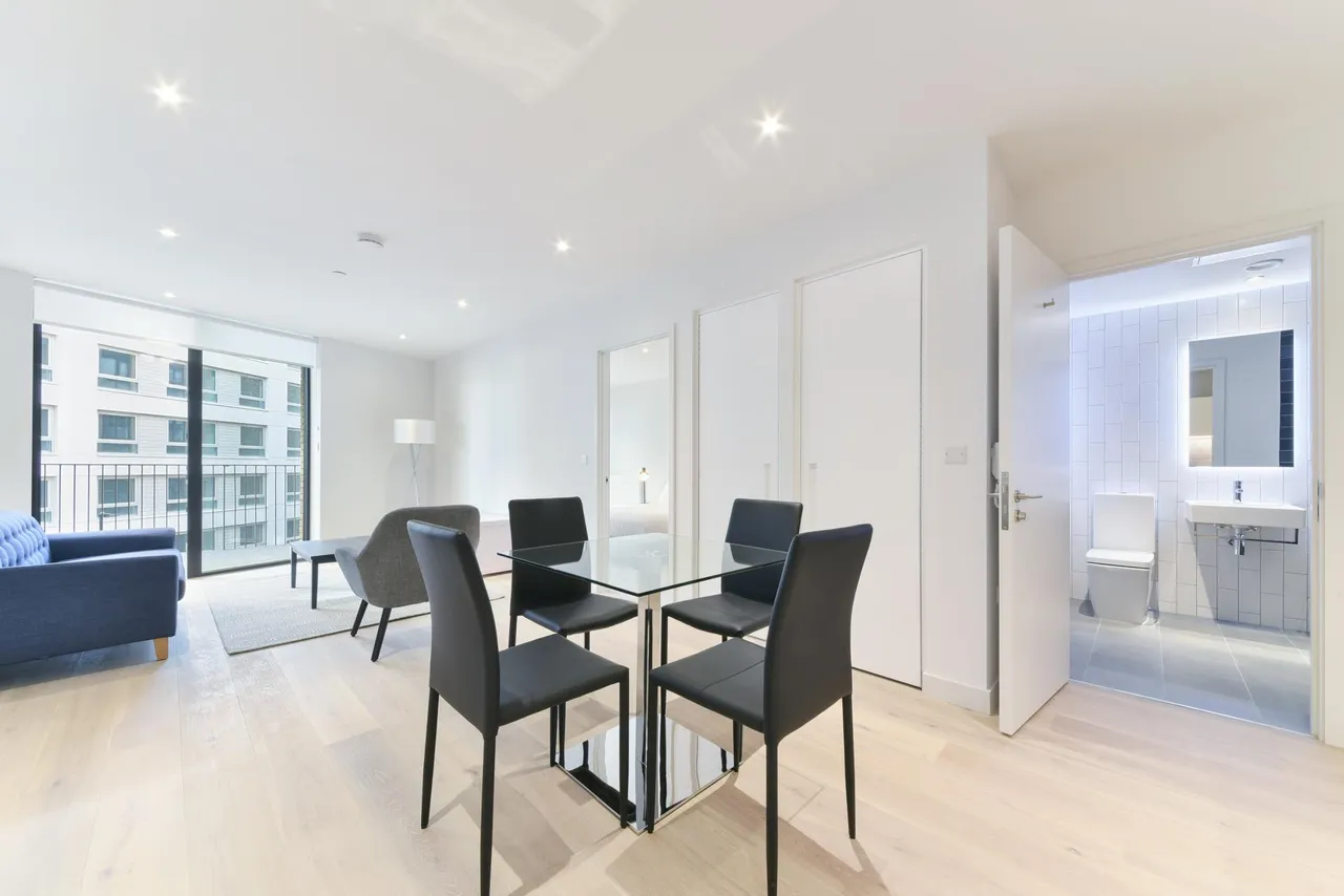 1 bed flat for sale, Mercier Court, Royal Wharf, E16