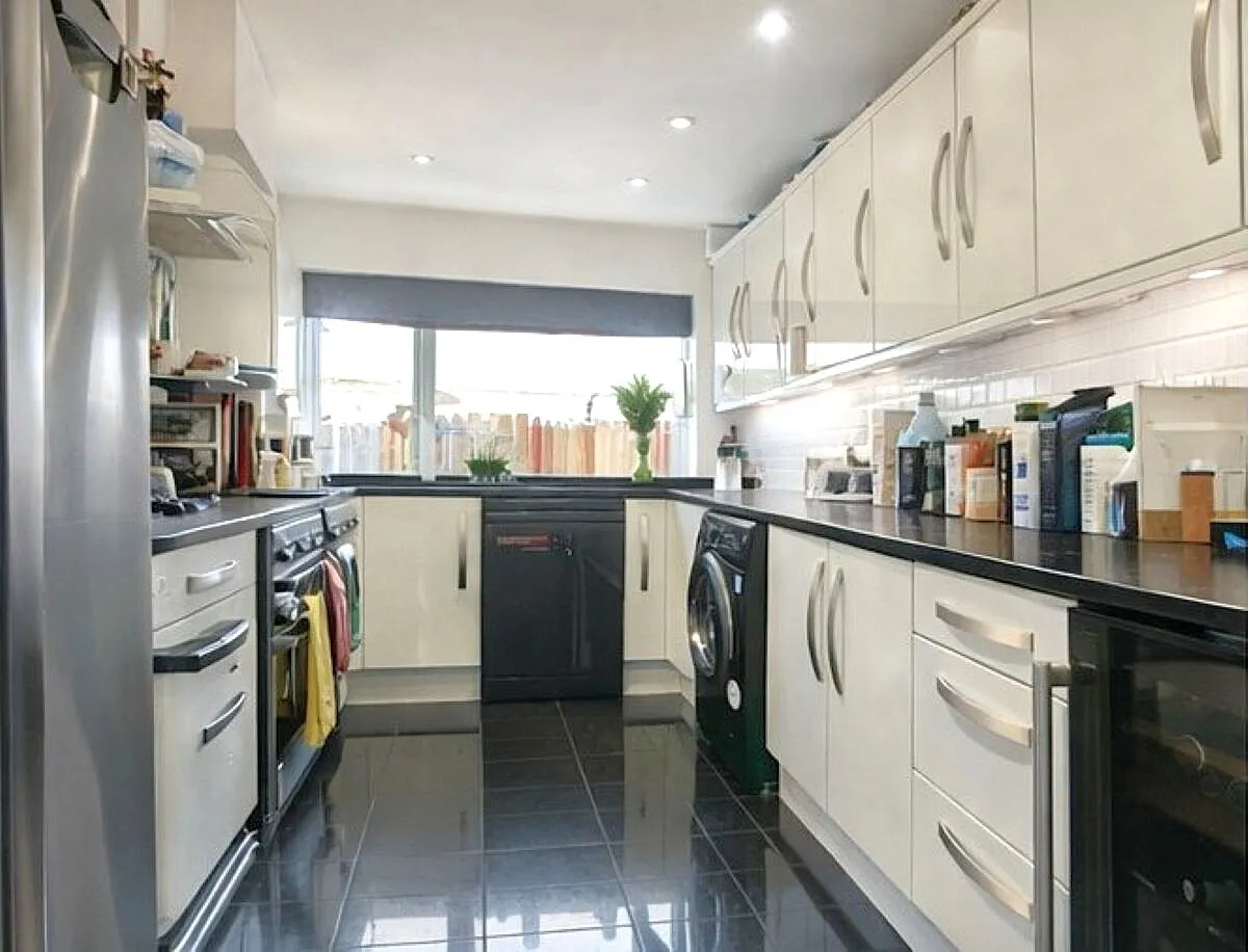 St. Johns Road, Eastleigh, photo 4