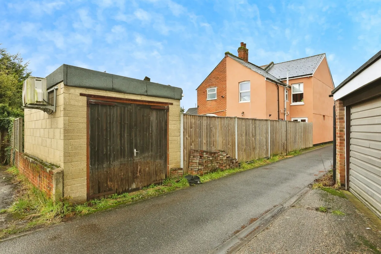 St. Johns Road, Eastleigh, photo 11