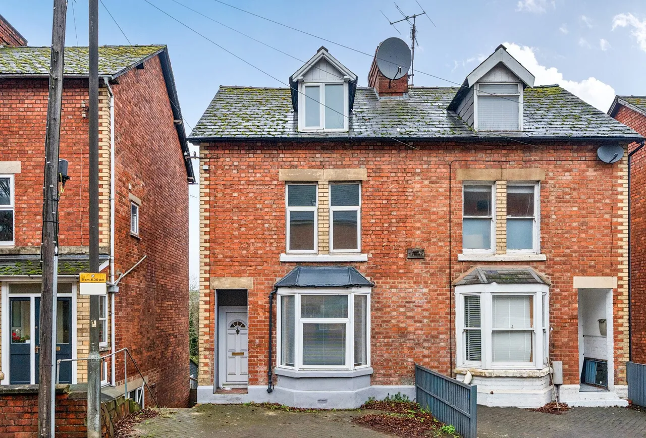 4 bed house for sale — Bath Road, Stroud, GL5 3JL