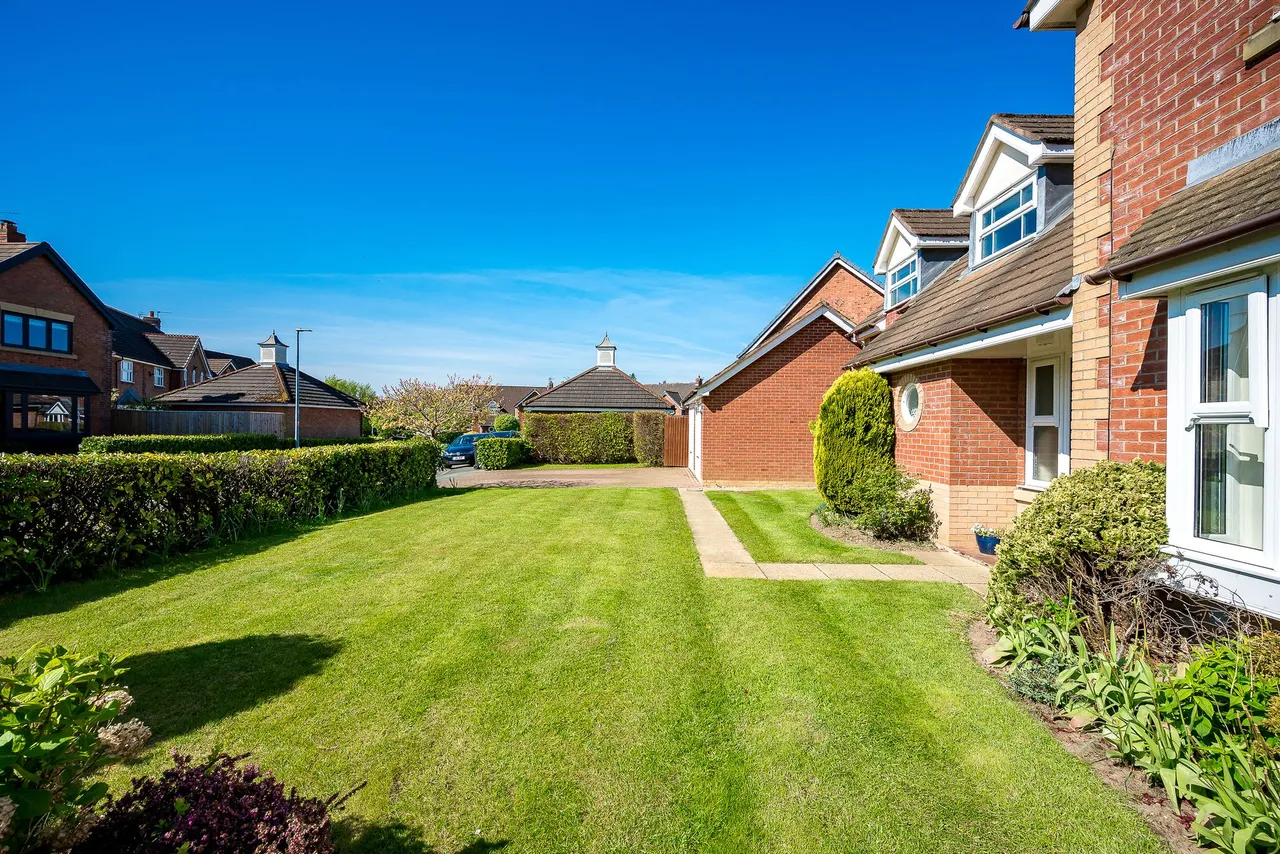 York Crescent, Wilmslow, photo 4