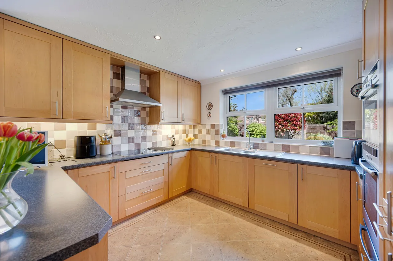 York Crescent, Wilmslow, photo 14