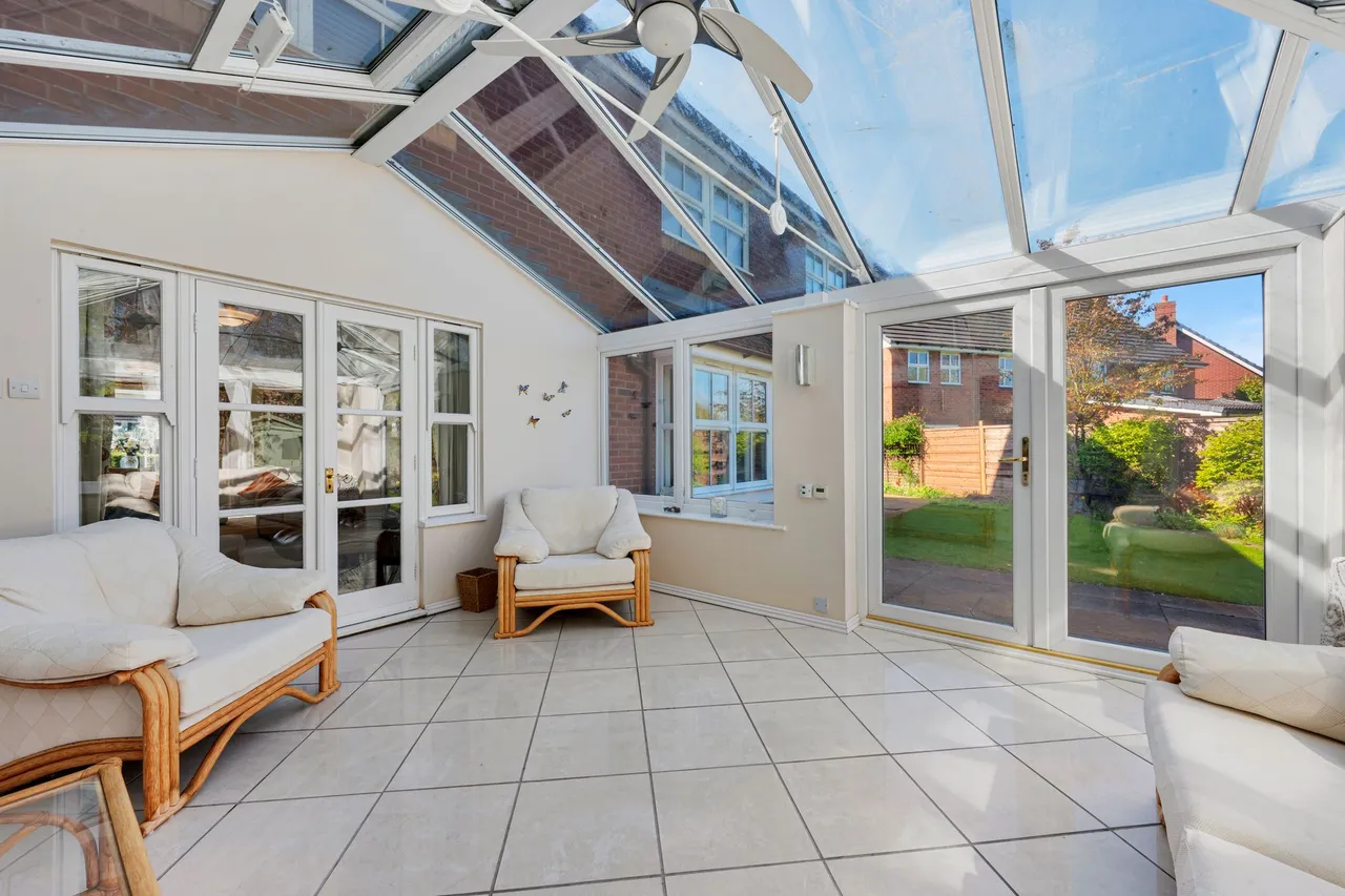 York Crescent, Wilmslow, photo 11