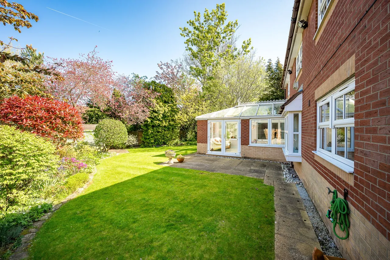 York Crescent, Wilmslow, photo 29
