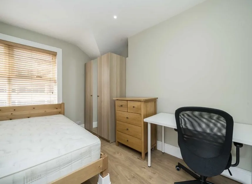 Uxbridge Road, Shepherds Bush, W12, photo 5