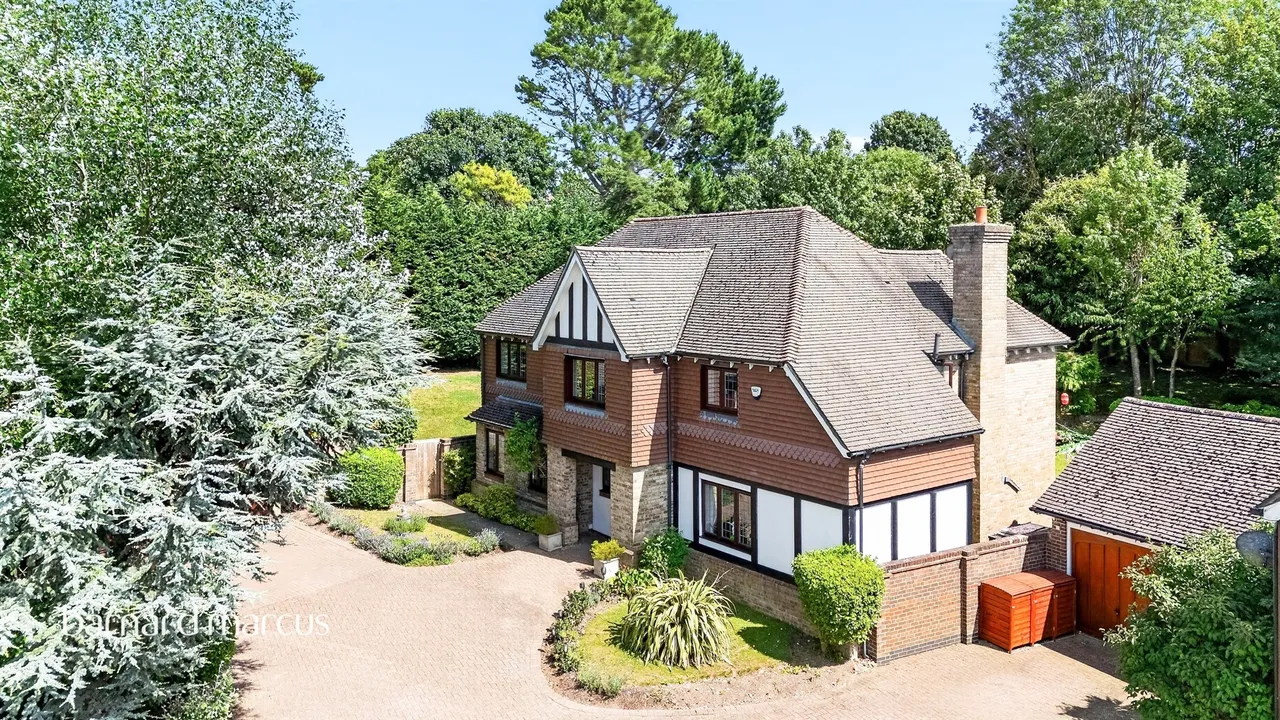 5 bed house for sale — Claremount Gardens, Epsom