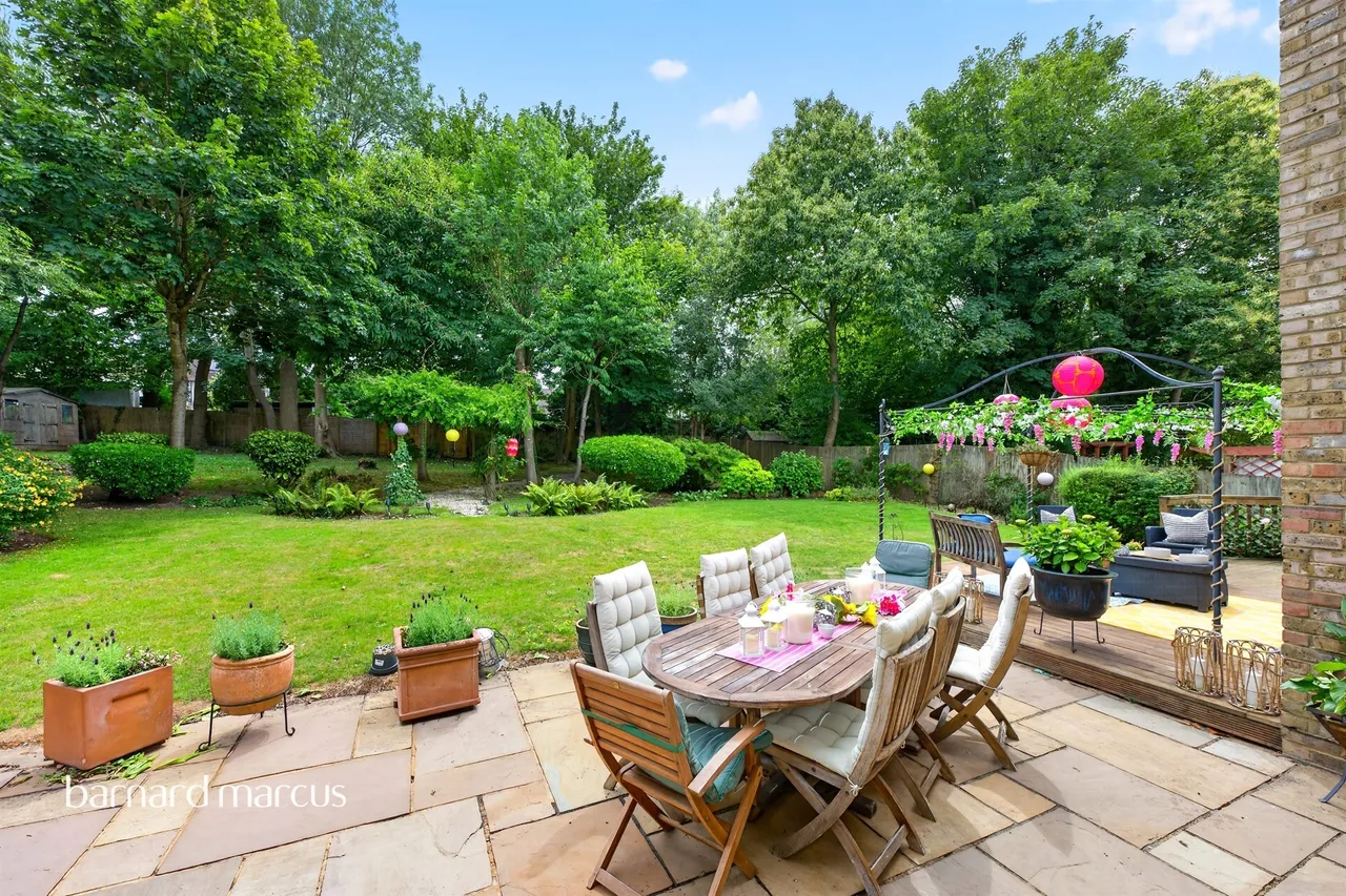 Claremount Gardens, Epsom, photo 7