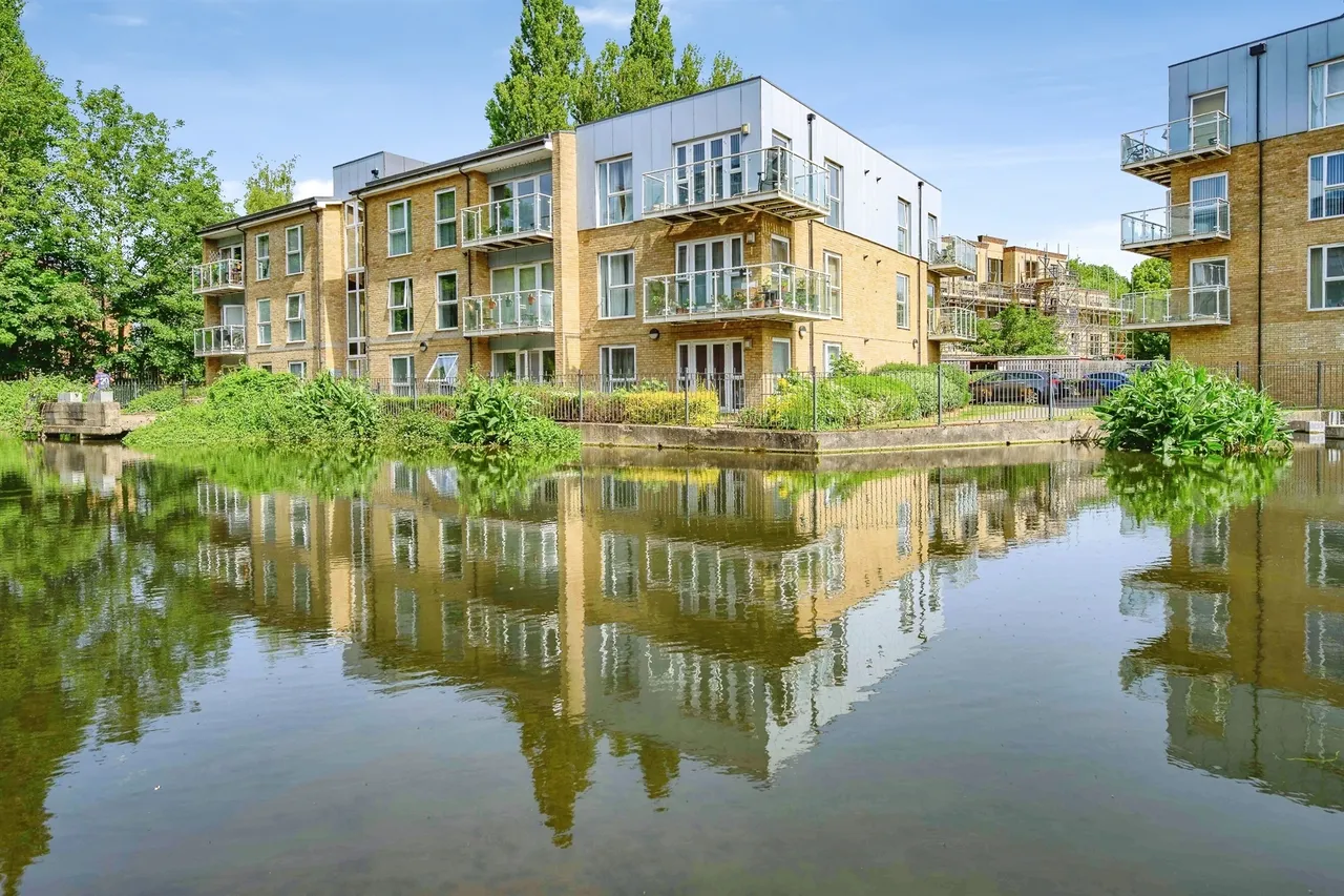 2 bed flat for sale — Croxley Road, Nash Mills Wharf, Hemel Hempstead