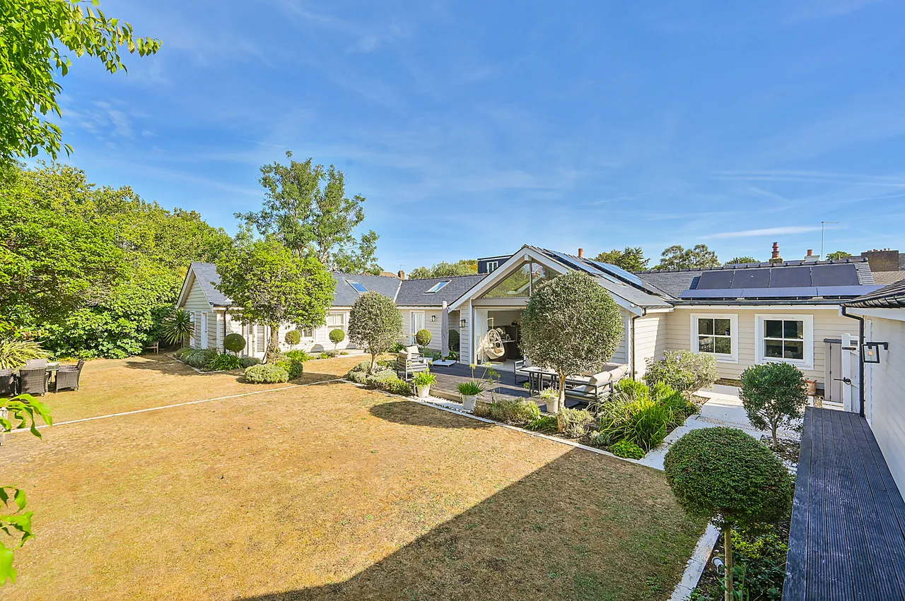4 bed house for sale — 52 Hampton Road, Twickenham