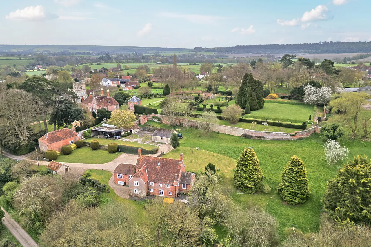 Church Road, Great Cheverell, SN10, photo 2