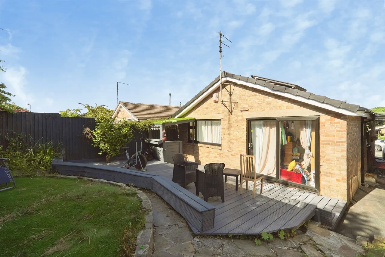 2 bed house for sale — Shay Drive, Bradford