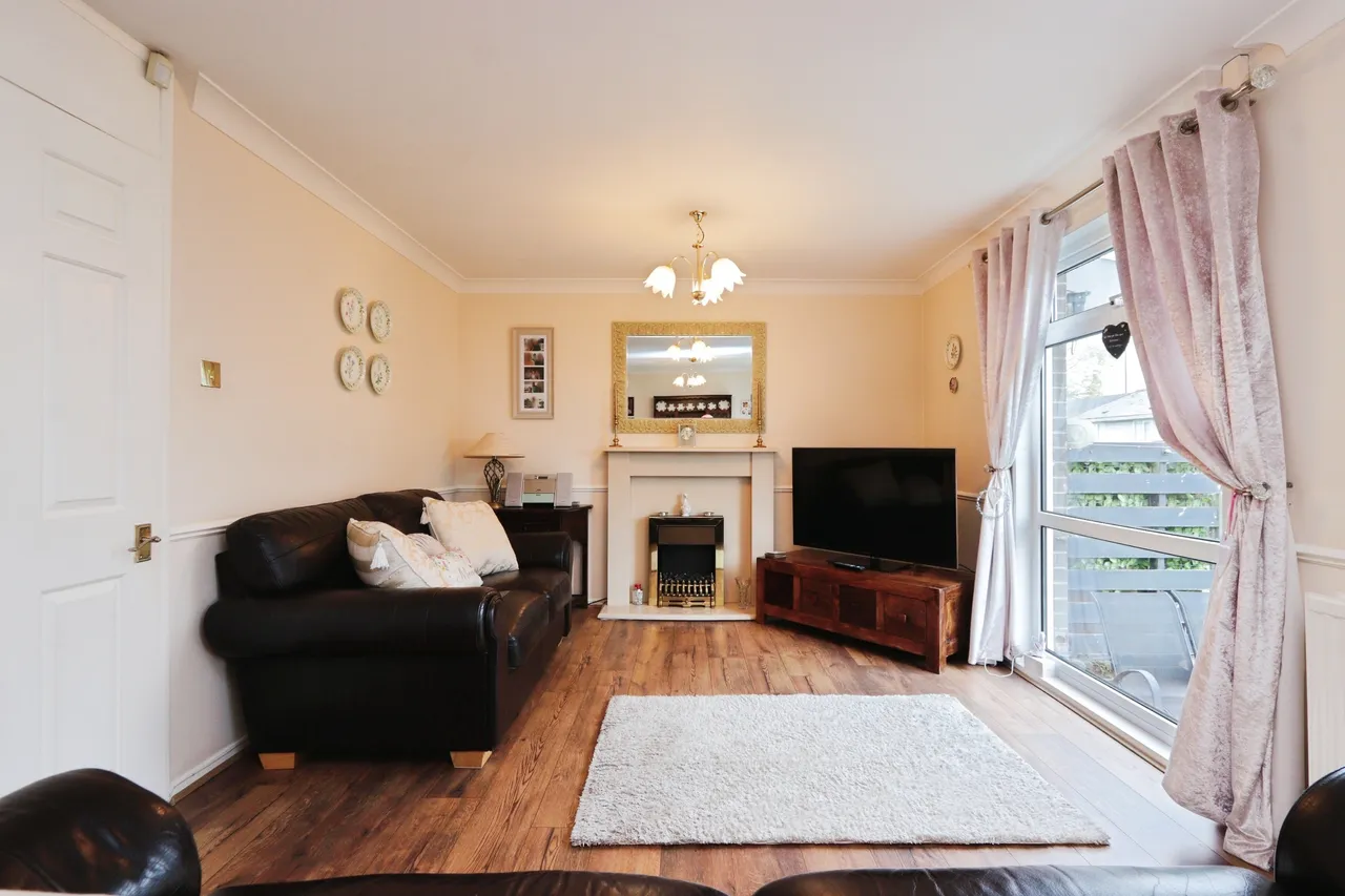Lingfoot Crescent, Sheffield, photo 2
