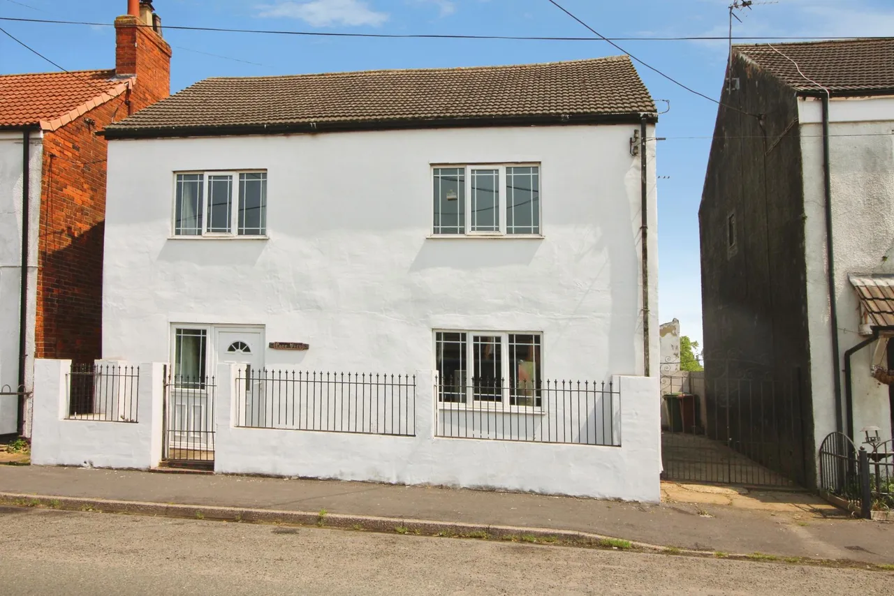 5 bed house for sale, Barrow Road, New Holland, DN19