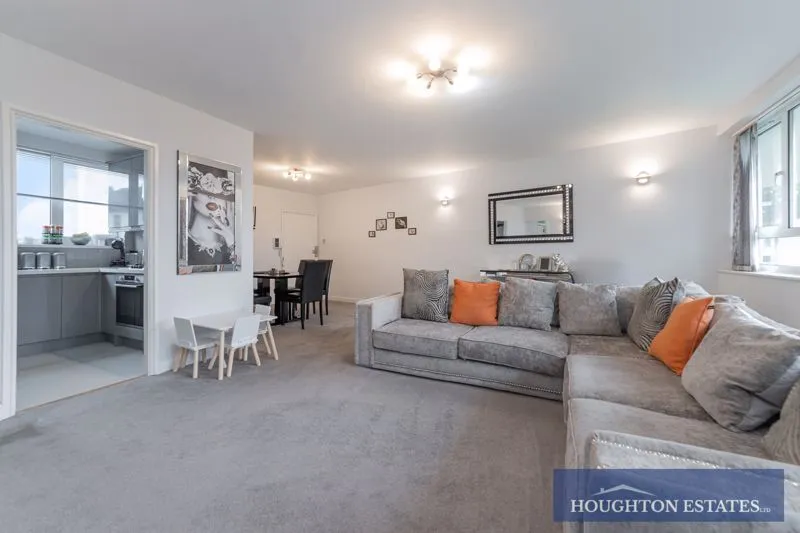 Regents Park Road, Finchley N3 3AA, photo 4