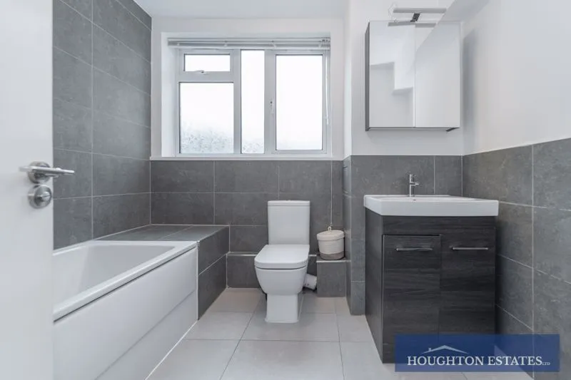 Regents Park Road, Finchley N3 3AA, photo 14