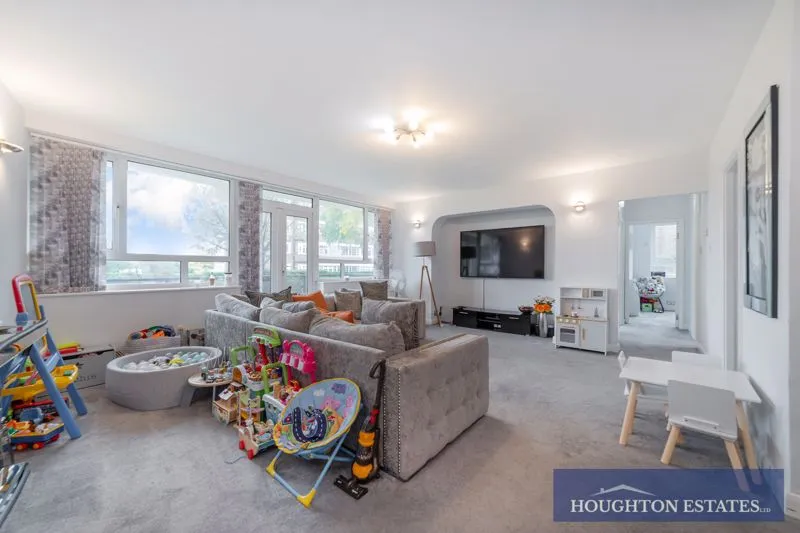 Regents Park Road, Finchley N3 3AA, photo 5
