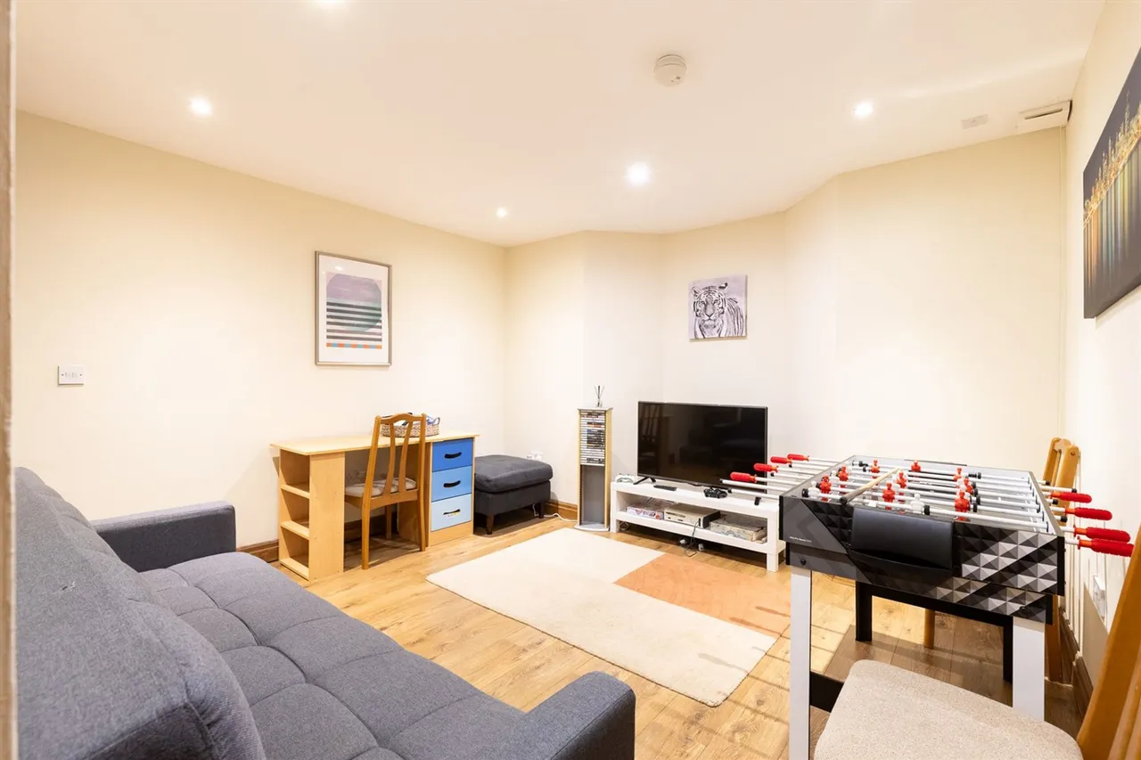 Forest Road, Tarporley, photo 5