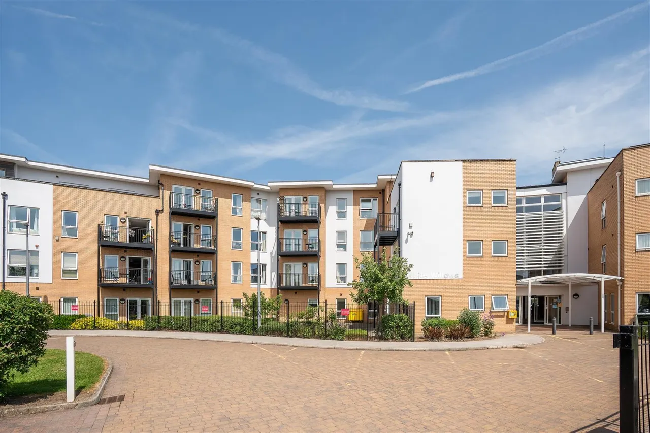 2 bed flat for sale — Flat 1, White Willows, 70, Dyche Road Sheffield, S8 8DS
